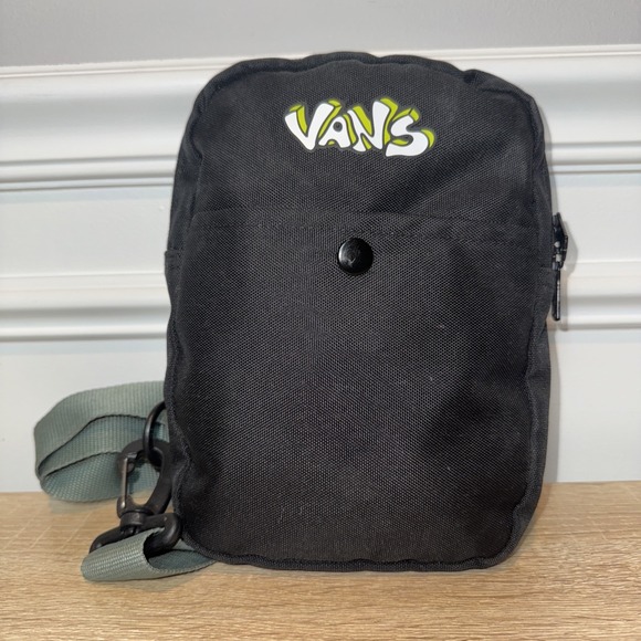 VANS Skate Classic Sling Bag Adjustable Strap Chest Bag Travel Unisex 7x8.5x2.5 - Picture 1 of 8